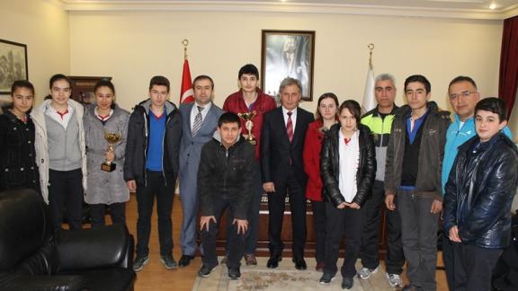 Kırıkkale   Atatürk  Anadolu  Lisesi Oryantiring Spor Takımının, Milli  Eğitim Müdürümüz  Sayın  İsmail   Çetini Ziyareti 