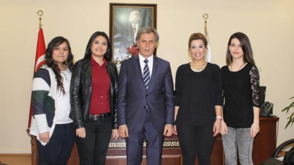     Kırıkkale Üniversitesi Öğrencileri Milli Eğitim Müdürümüz İsmail ÇETİN i makamında ziyaret ettiler...