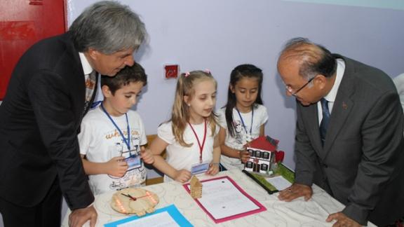 Şehitler İlkokulu/Ortaokulu´unda TÜBİTAK 4006 Bilim Fuarı Açıldı