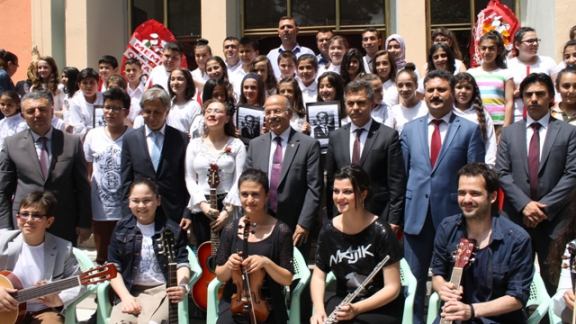 Atatürk Ortaokulunda Görsel Sanatlar Ve Teknoloji Tasarım Sergisi Açıldı