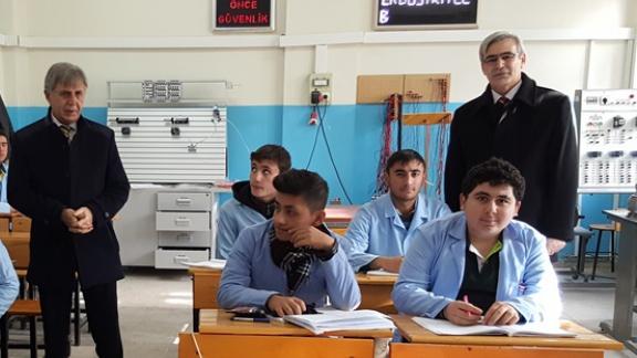 Milli Eğitim Müdürü İsmail ÇETİN, Gazi Mesleki Teknik Anadolu Lisesini ziyaret etti,  incelemelerde bulundu...