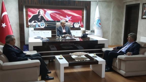 Milli Eğitim Müdürü ÇETİN, Yahşihan Belediye Başkanı Ahmet SUNGUR u makamında ziyaret etti...