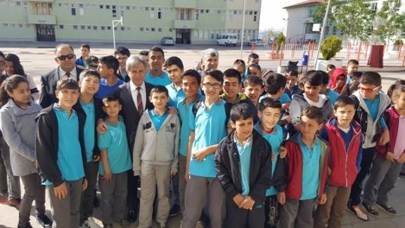 Milli Eğitim Müdürü İsmail  ÇETİN  Hüseyin Kahya Yatılı Bölge Ortaokulunu Ziyaret Etti