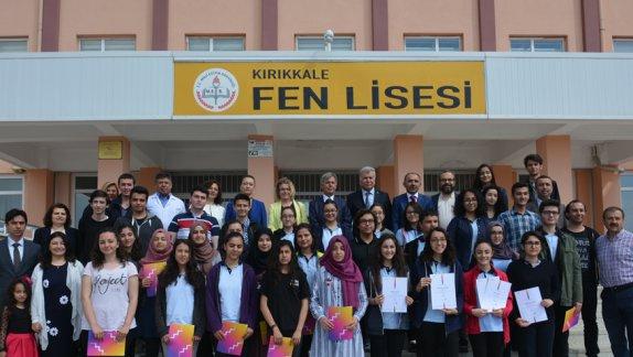 Kırıkkale Fen Lisesinde YGS sınavında derece yapan öğrenciler Milli Eğitim Müdürü İsmail ÇETİN tarafından ödüllendirildi.