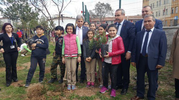 İl Milli Eğitim Müdürümüz İsmail ÇETİN, Şehitler Ortaokulunun Düzenlediği Ağaç Dikme Faaliyetine Katıldı