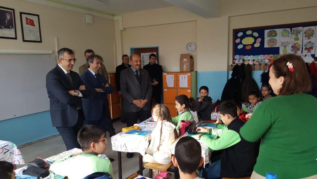 Valimiz Sayın Yunus Sezer, Mehmet Akif Ersoy İlkokulunu Ziyaret Etti