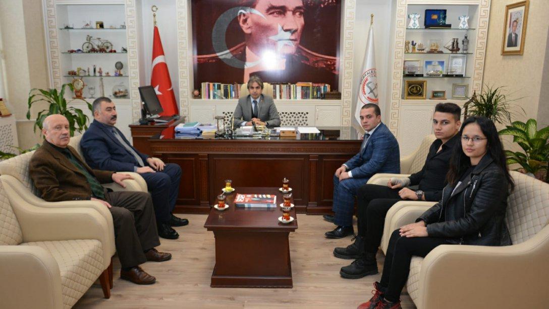 Kırıkkale İl Öğrenci Meclis Yönetim Kurulu Üyeleri, Milli Eğitim Müdürümüz Sayın Yusuf Tüfekçi´yi Makamında Ziyaret Etti