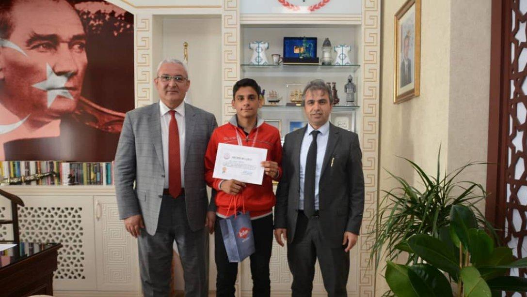 Öğrencimiz Umut Teköz, Kick Boks Genç Erkek Point Fighting Yarışmasında Türkiye Birincisi Oldu 