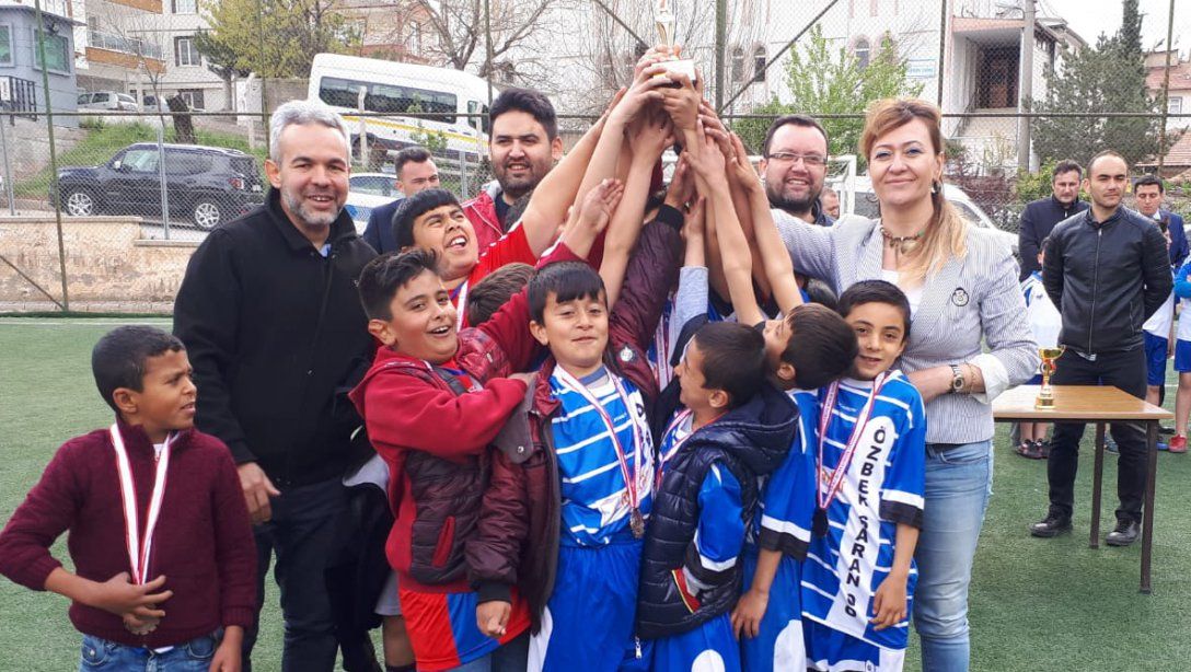 İlkokullar Arası Futbol Turnuvası Tamamlandı
