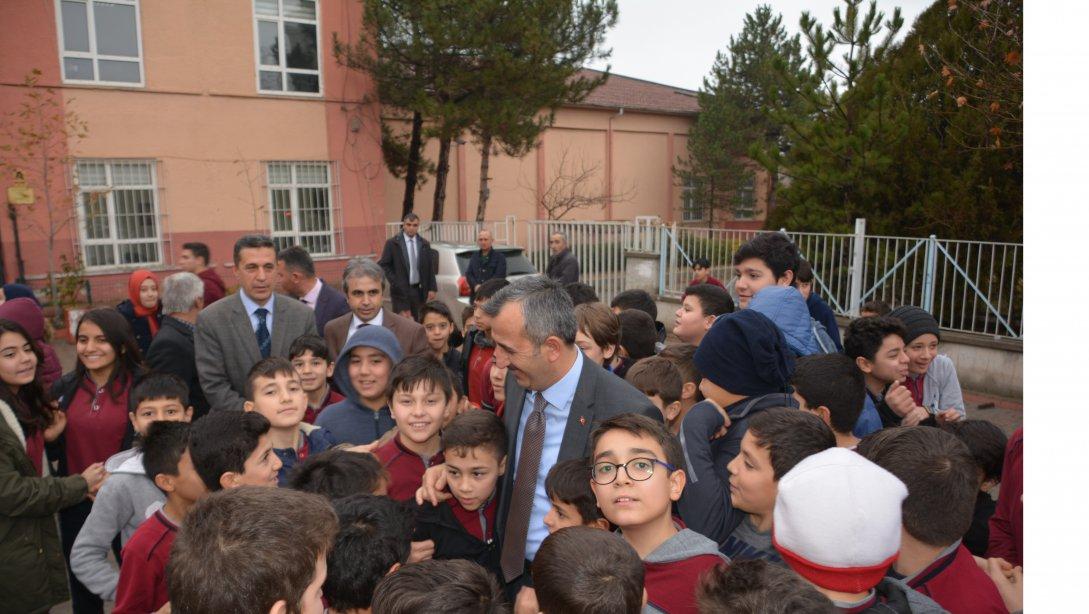 Valimiz Sayın Yunus Sezer, Kırıkkale Lisesini Ziyaret Etti