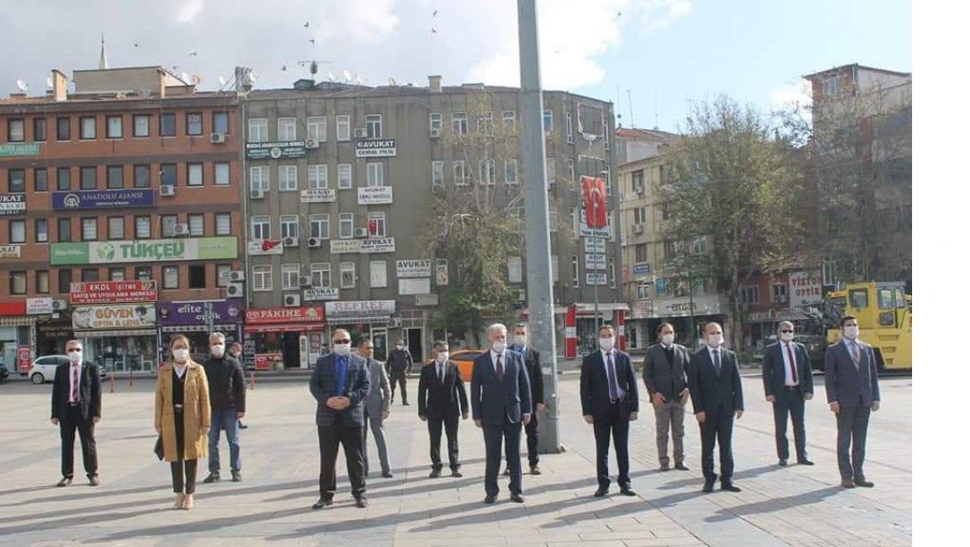 23 Nisan Ulusal Egemenlik ve Çocuk Bayramı Kutlama Programları Kapsamında Atatürk Anıtına Çelenk Sunuldu 