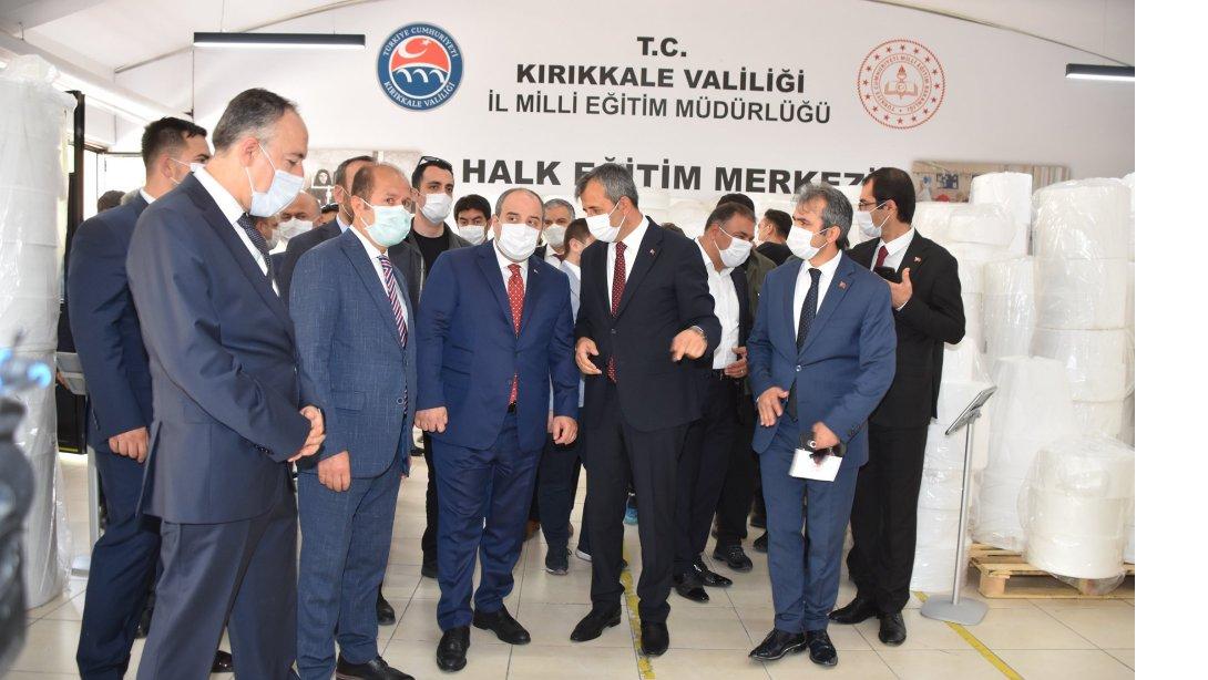 Sanayi ve Teknoloji Bakanımız Sayın Mustafa Varank, Kırıkkale MEM Halk Eğitimi Merkezi Cerrahi Maske Üretim Atölyesini Ziyaret Etti