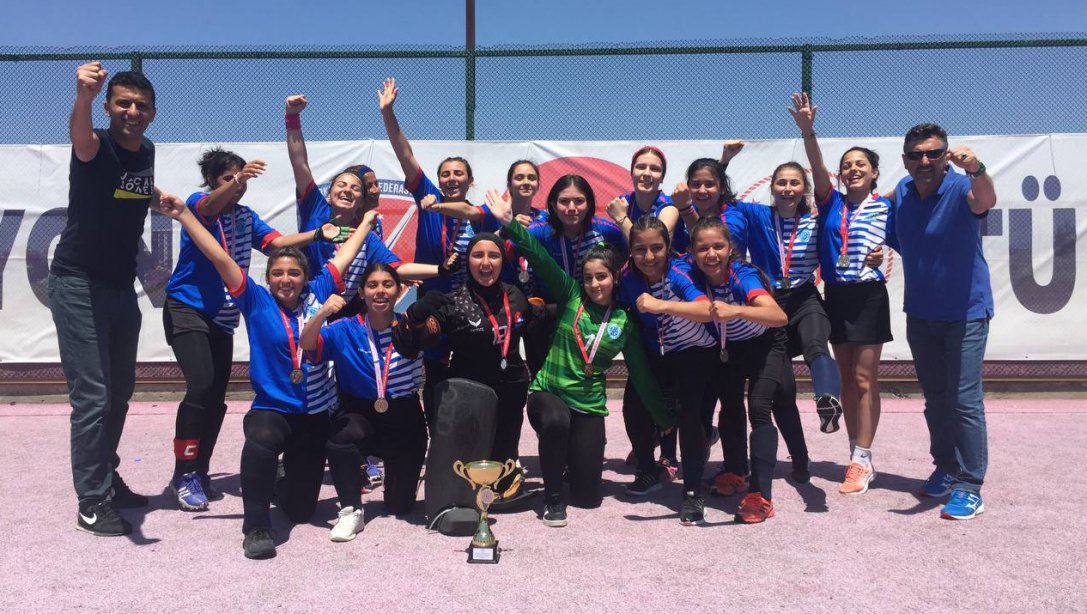 Liseli gençler Kırıkkale'ye şampiyonluk sevinci yaşattı